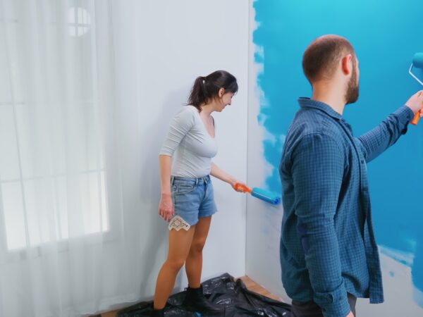 Qual a melhor tinta para parede? Entenda a diferença entre fosca, acetinada e semi-brilho!